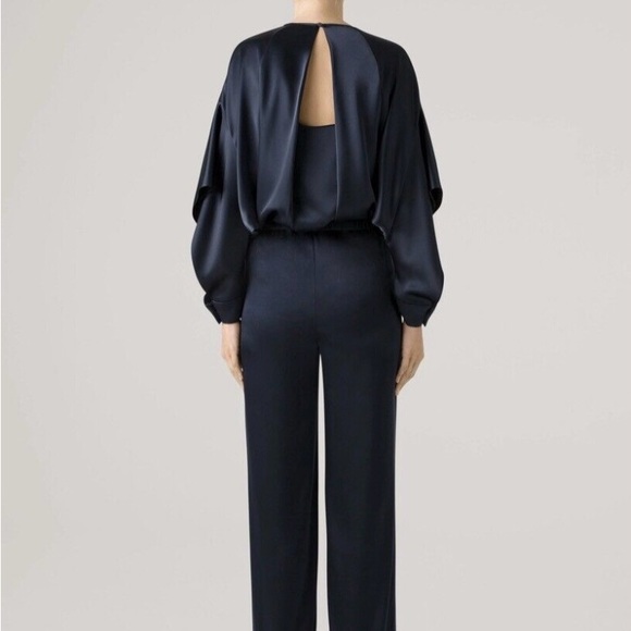 💕NWT St John Collection Liquid Satin top and pant Size: Top: M, pant: 10. - Picture 5 of 12